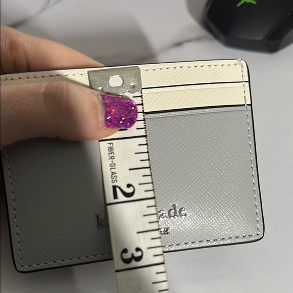 Kate Spade Two-Tone Card Holder in Gray and Cream - Picture 6 of 10